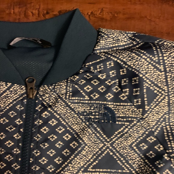The North Face Girls Wind Bomber Jacket - Picture 3 of 6